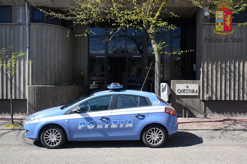 foto-volante-ingresso-Questura-di-Nuoro.jpg